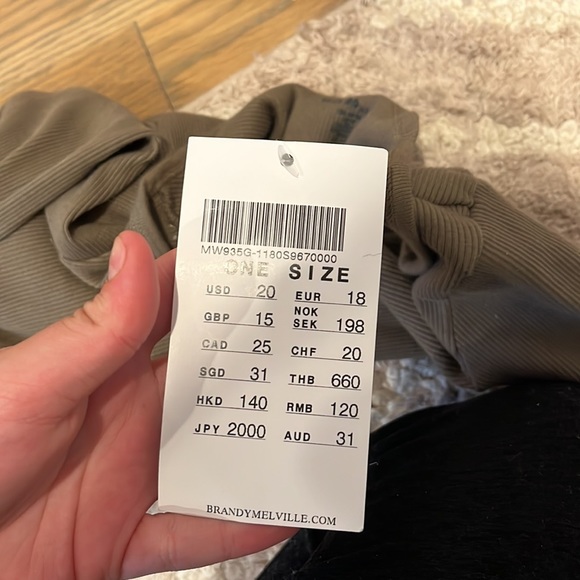 brandy crop - Picture 2 of 2